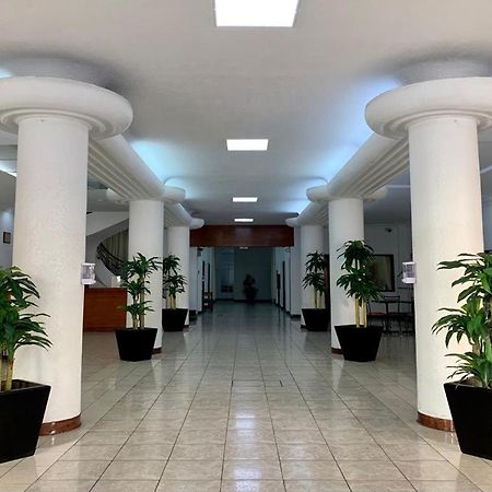Hotel Capri De Leon Mexico Экстерьер фото