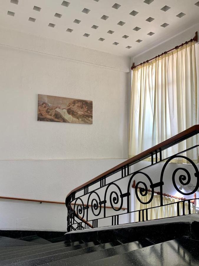 Hotel Capri De Leon Mexico Экстерьер фото