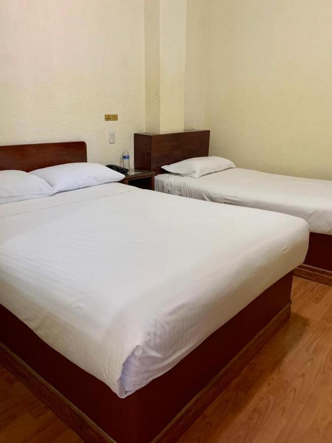 Hotel Capri De Leon Mexico Экстерьер фото
