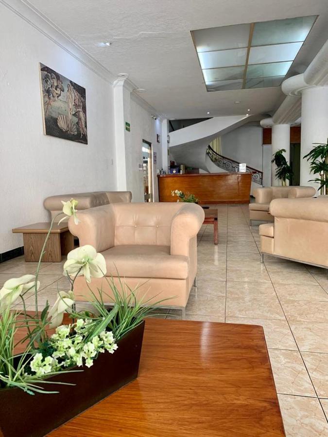 Hotel Capri De Leon Mexico Экстерьер фото