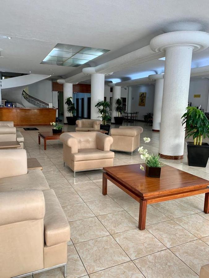 Hotel Capri De Leon Mexico Экстерьер фото